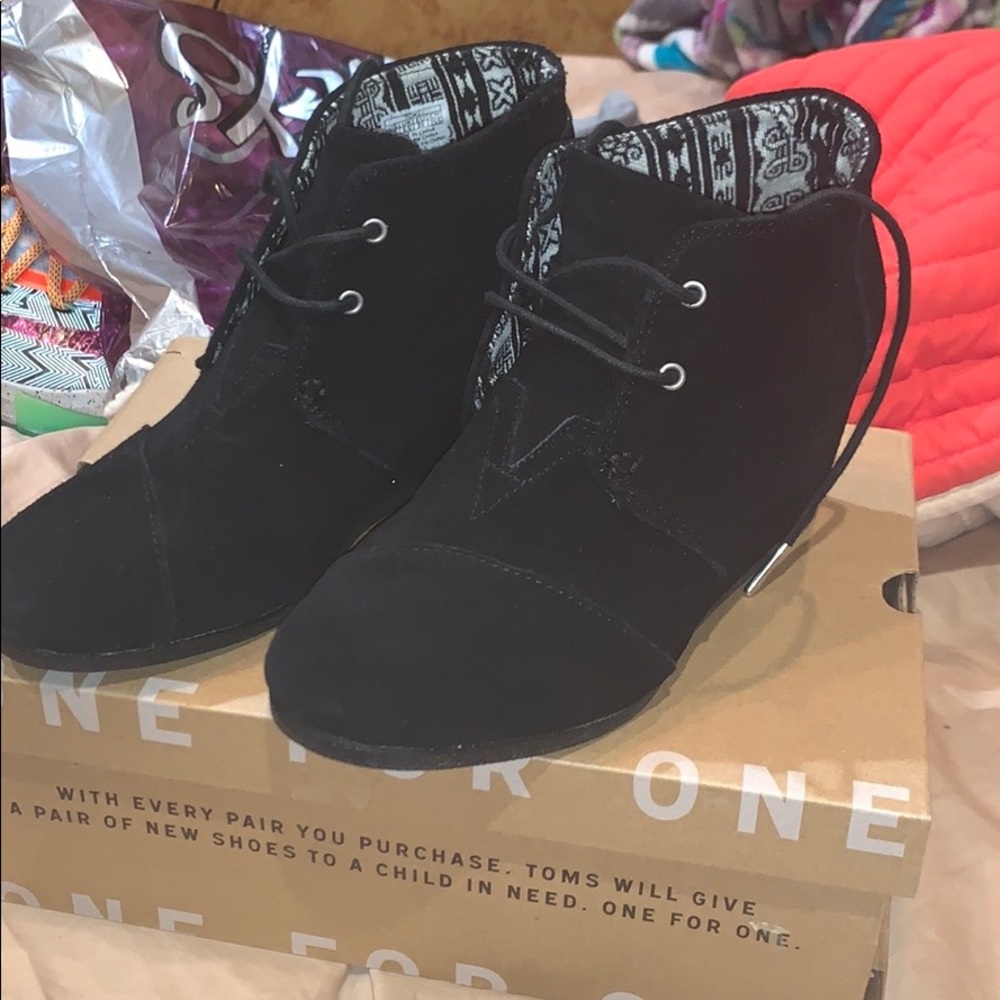 Toms